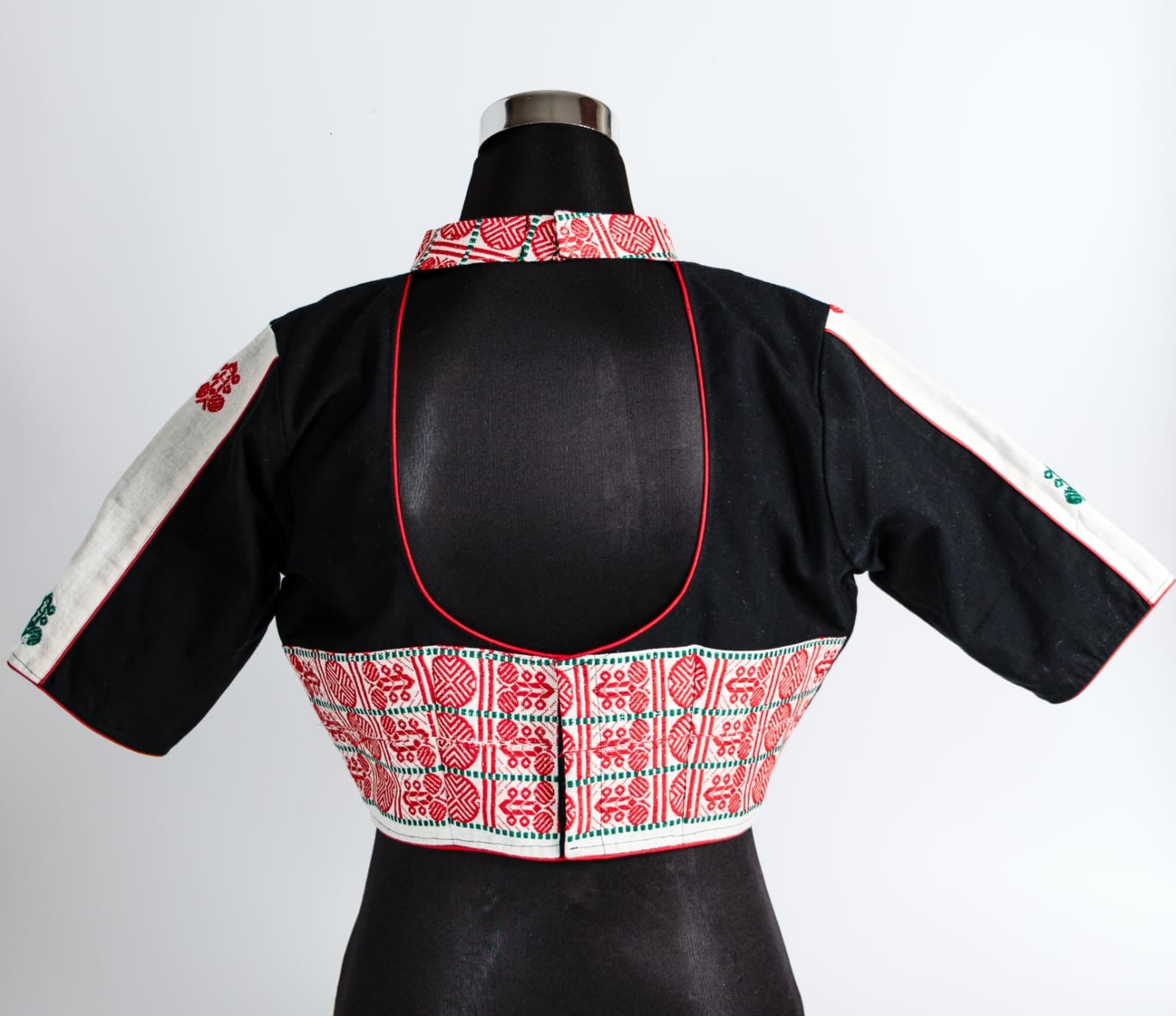 MANDARIN NECK BLOUSE WITH MOTIFS OF ARUNACHAL