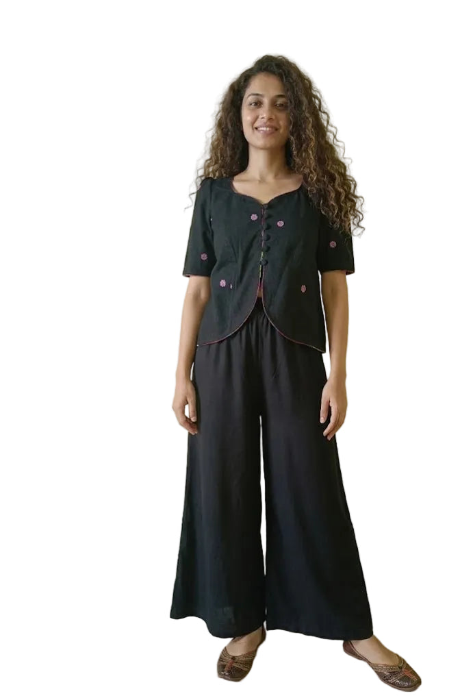 COTTON  TOP WITH TRADITIONAL MOTIFS
