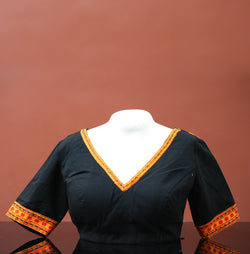 V-NECK BLOUSE WITH TRADITIONAL TIWA MOTIF