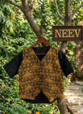 COTTON TOP WITH TRADITIONAL MOTIFS